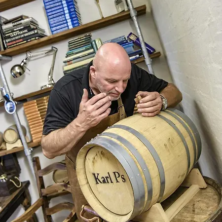 Country house Knaplund Distillery |